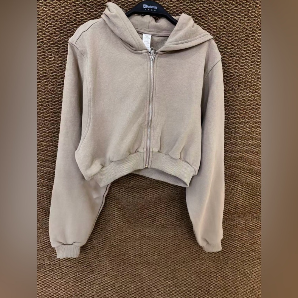 ALO Yoga Cropped Zip-Up Hoodie in Taupe